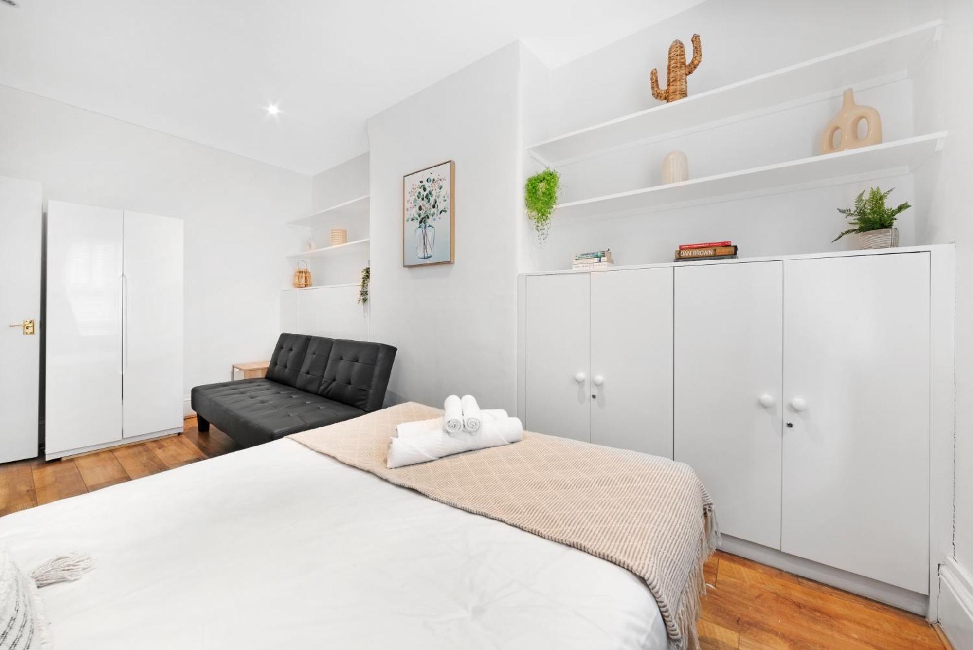 2 Bed Piccadilly 1