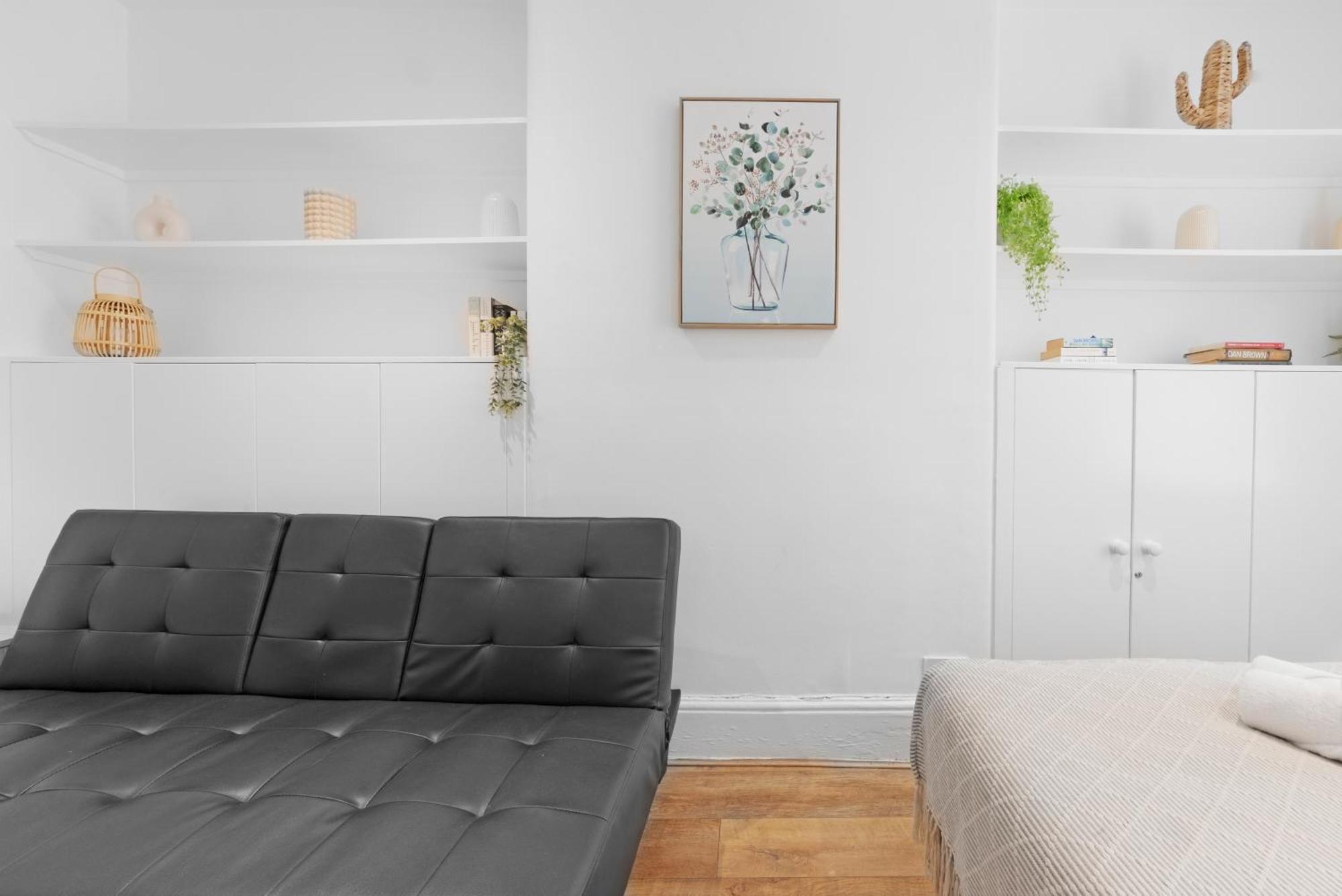 2 Bed Piccadilly 1 Apartment *