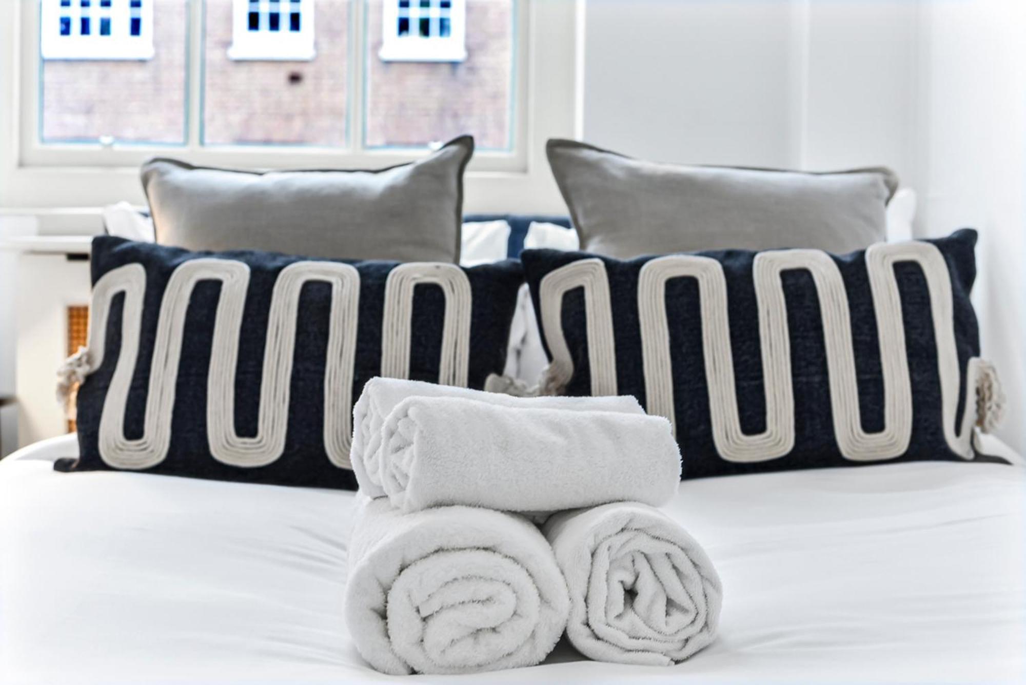 2 Bed Apartment- Mayfair 4 * London