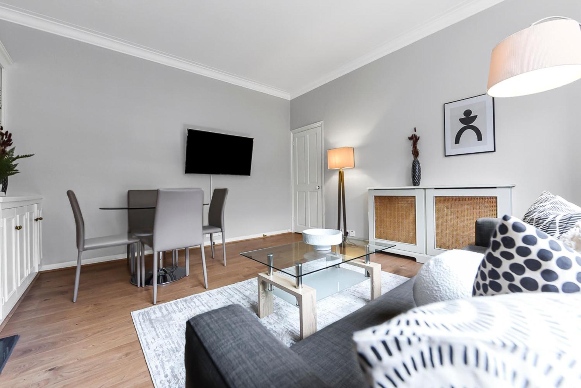 Apartment 2 Bed Apartment- Mayfair 4 *