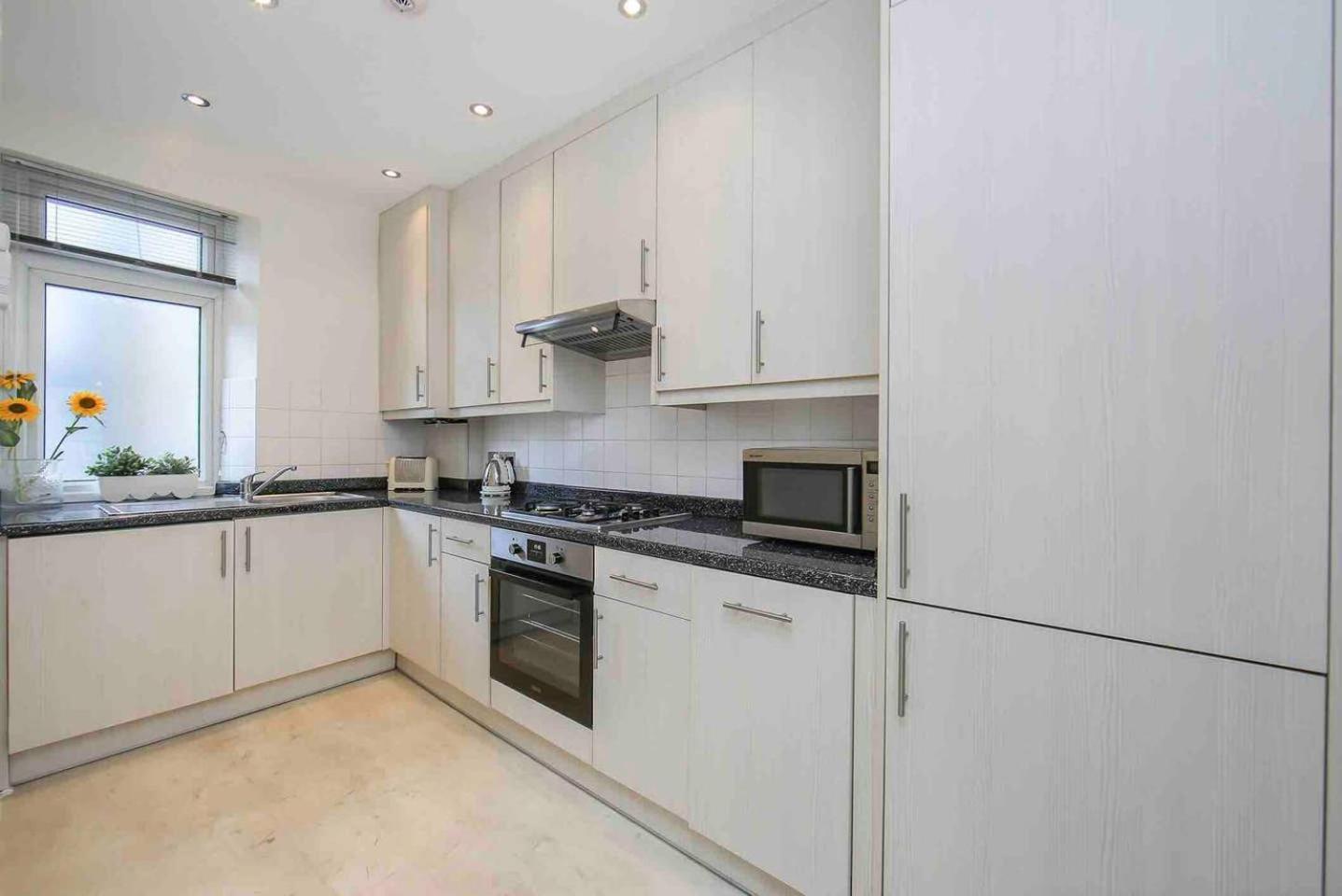 1 Bed Apartment- Marble Arch 4 London