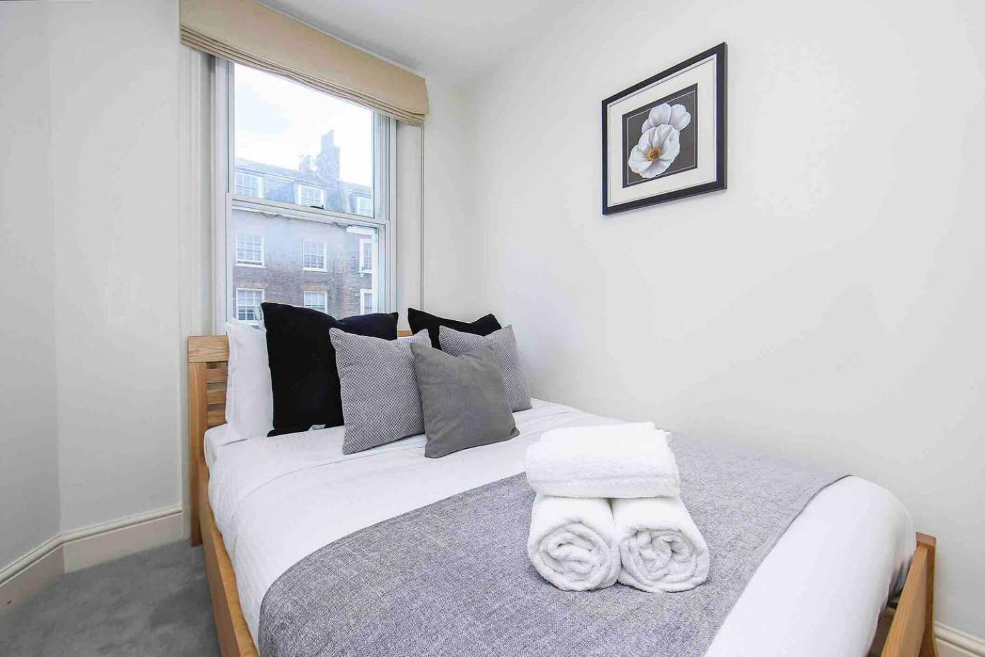 1 Bed Apartment- Marble Arch 4 *
