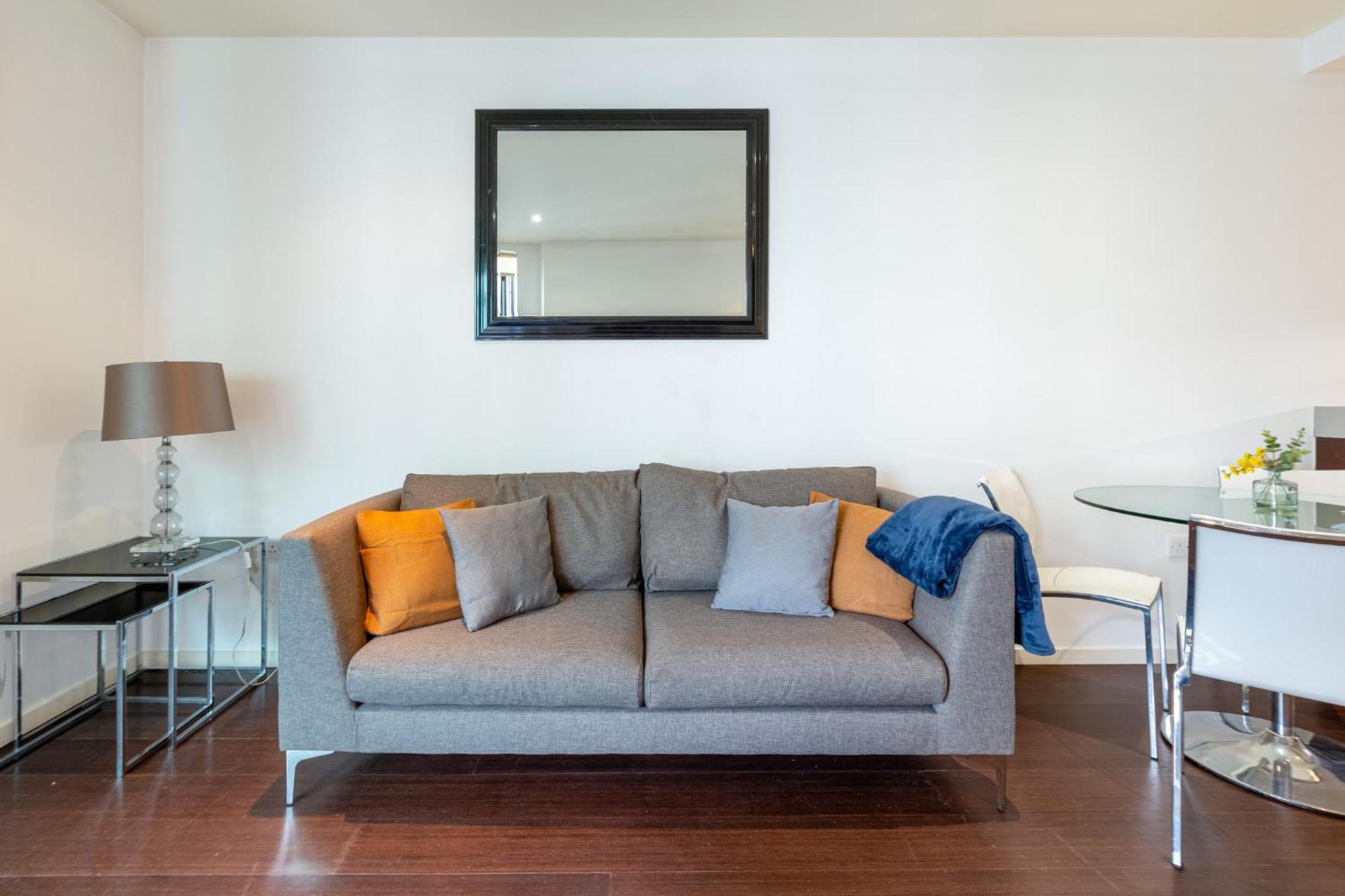 Luxury 1 Bedroom Canary Wharf Couples & Work-friendly * Londres