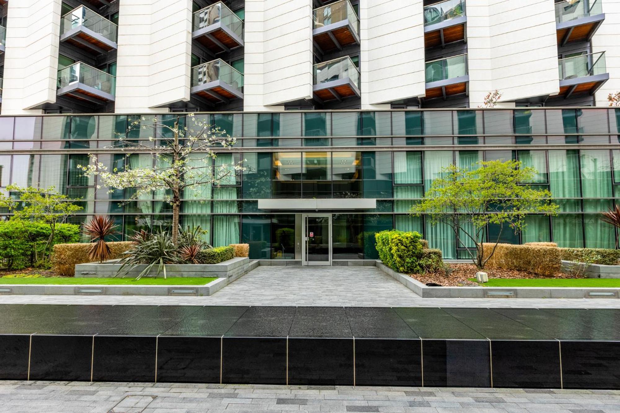 Luxury 1 Bedroom Canary Wharf Couples & Work-friendly * Londres