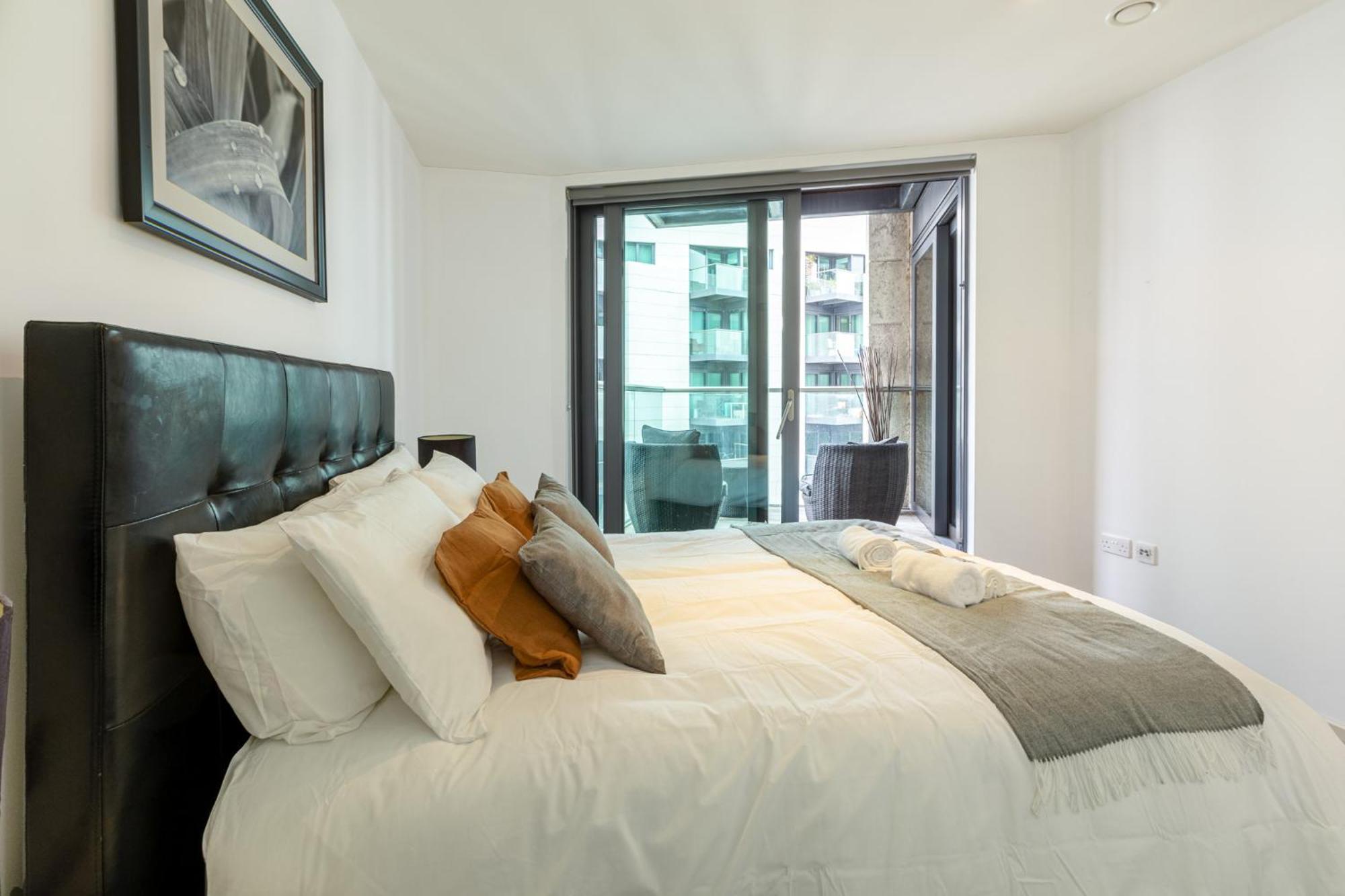 Luxury 1 Bedroom Canary Wharf Couples & Work-friendly Appartement