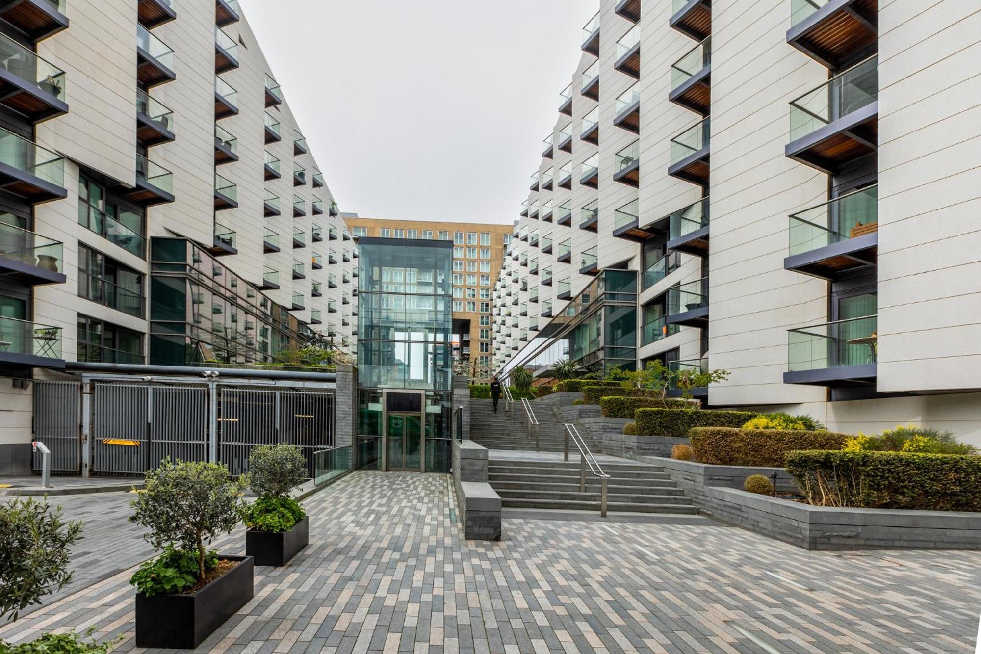 Luxury 1 Bedroom Canary Wharf Couples & Work-friendly * Londres