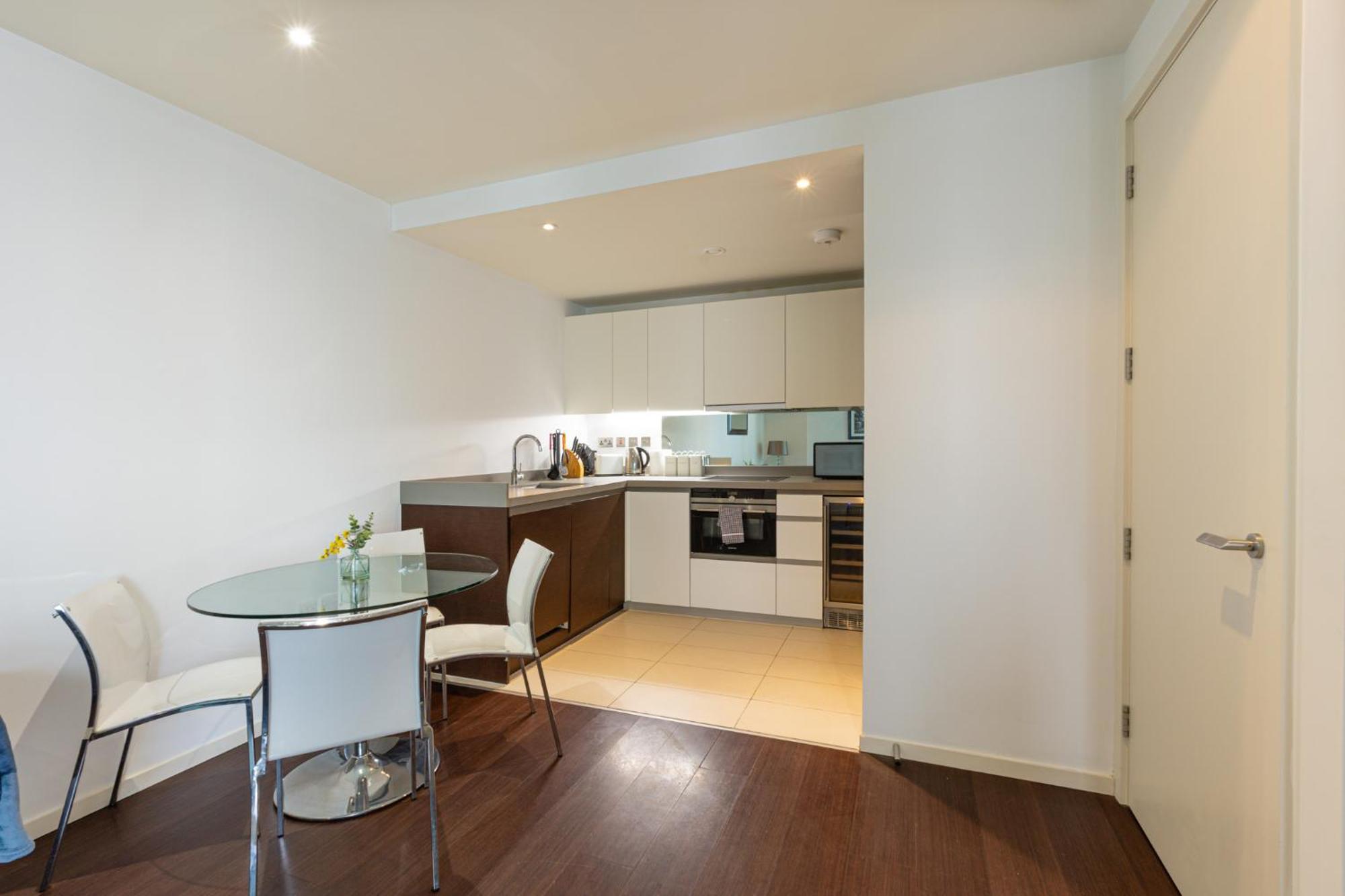 Luxury 1 Bedroom Canary Wharf Couples & Work-friendly Appartement *