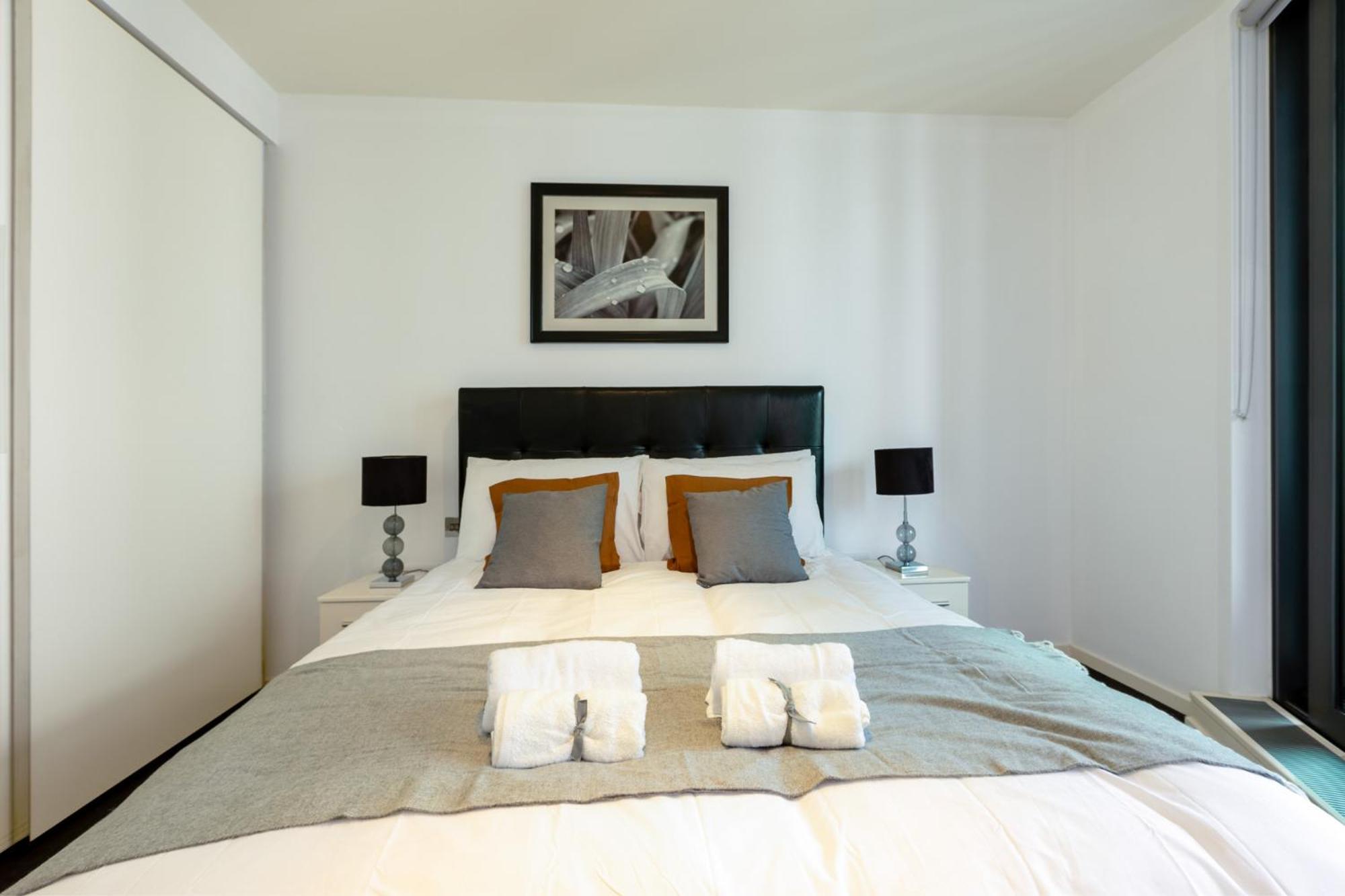 Luxury 1 Bedroom Canary Wharf Couples & Work-friendly Appartement
