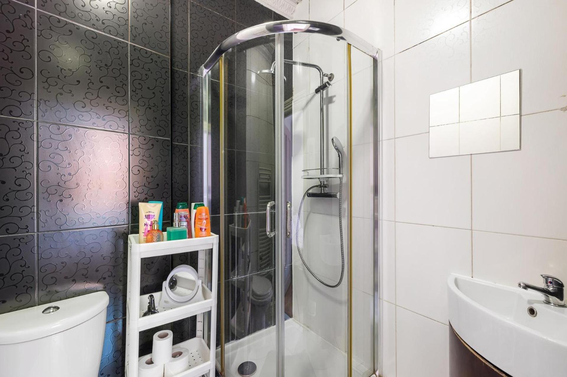 Flat Offers Superb Transport Connections * Londres