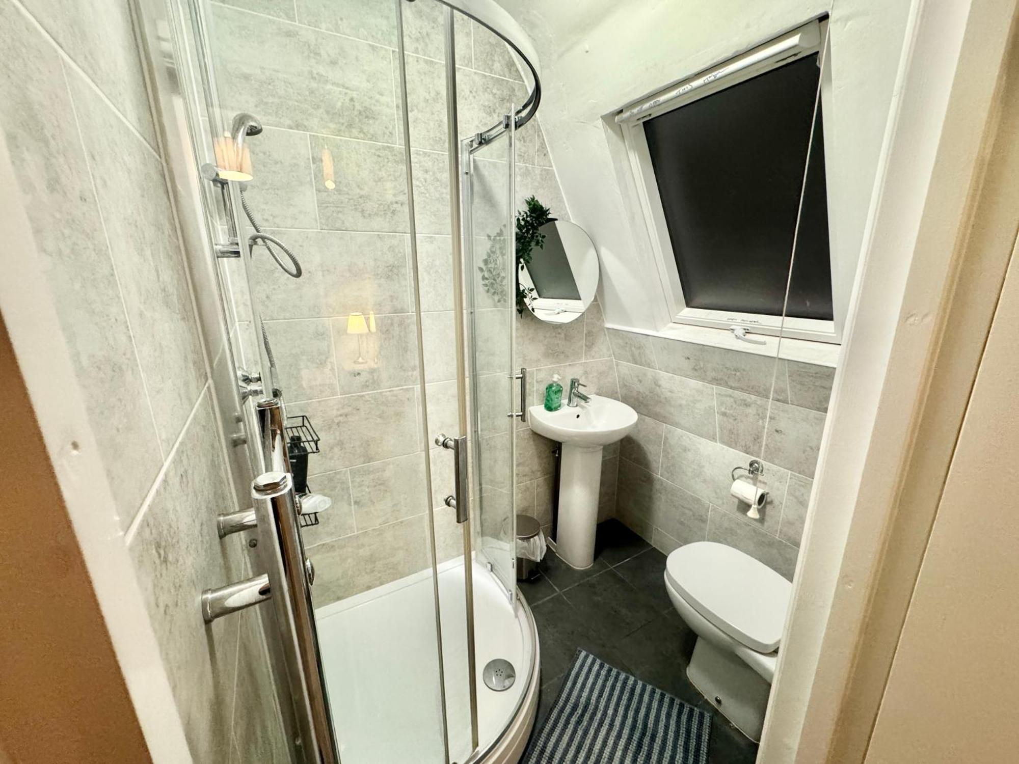 Modern En-suite By Finsbury Park Station 8 Mins To King's Cross By Tube Séjour chez l'habitant