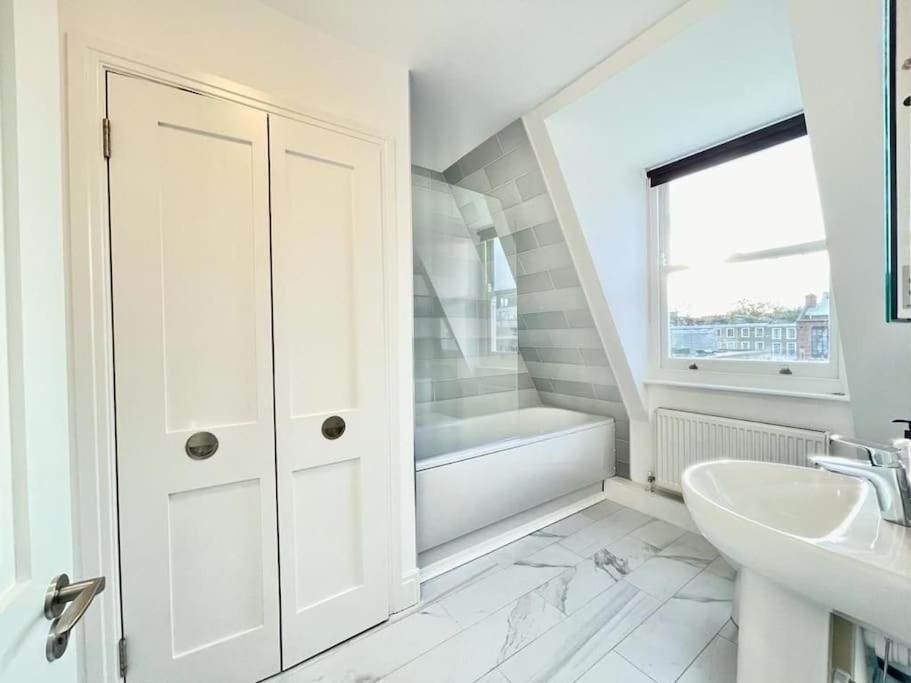 Amazing Spacious 2 Bed Appartement Londen