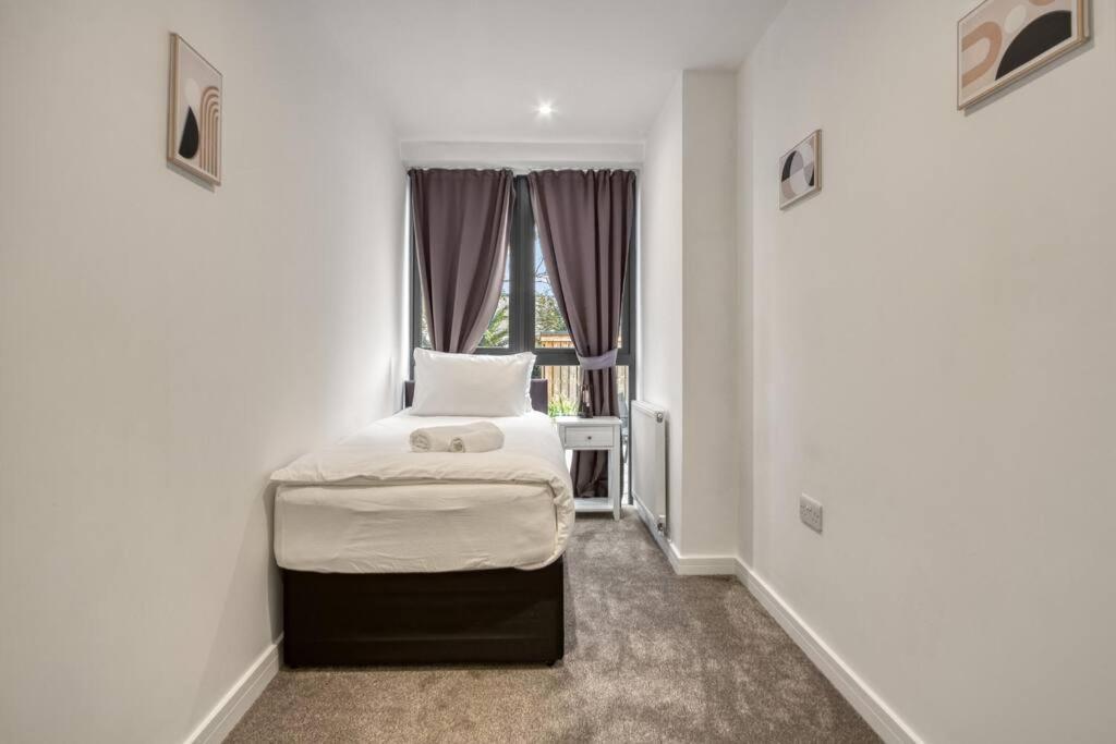 3-bed, 2-bath Wembley With Free Parking Apartment London