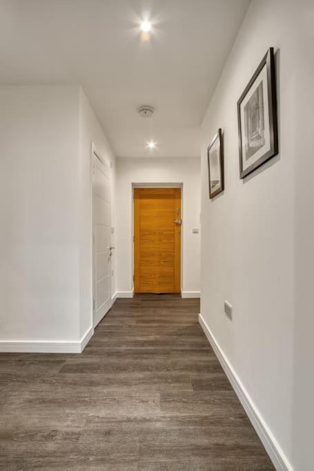 Apartment 3-bed, 2-bath Wembley With Free Parking *