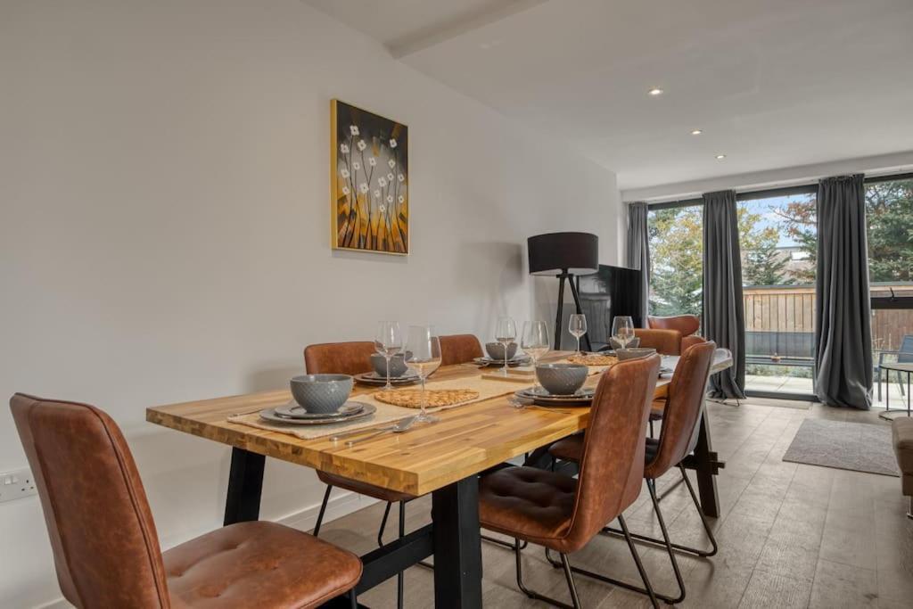 Apartment 3-bed, 2-bath Wembley With Free Parking