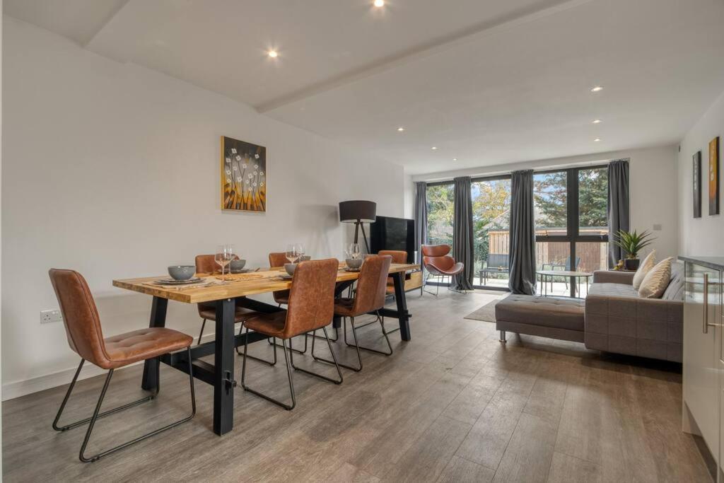 3-bed, 2-bath Wembley With Free Parking Apartment London