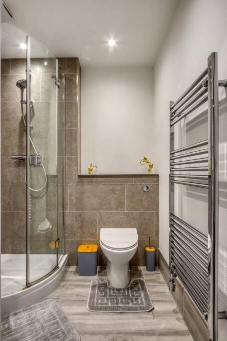 3-bed, 2-bath Wembley With Free Parking * London