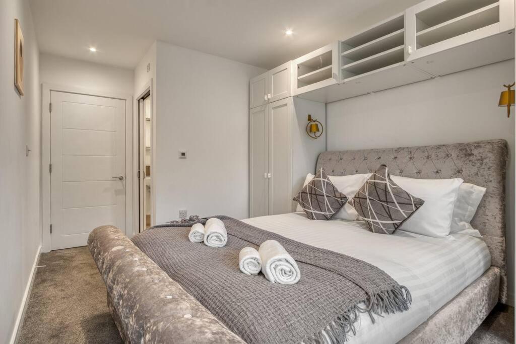 3-bed, 2-bath Wembley With Free Parking Apartment