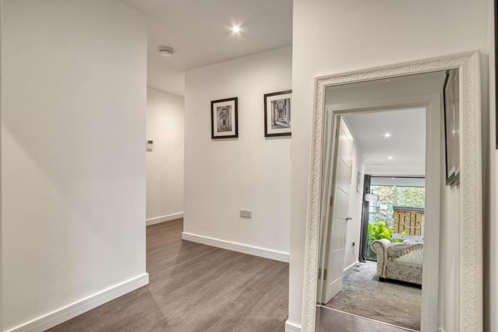 3-bed, 2-bath Wembley With Free Parking Apartment