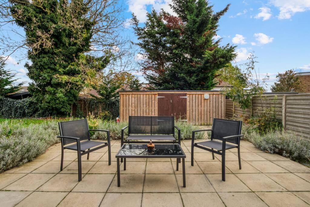 Apartment 3-bed, 2-bath Wembley With Free Parking