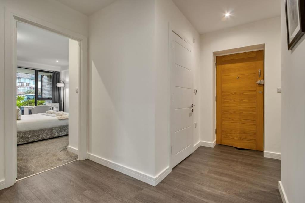 3-bed, 2-bath Wembley With Free Parking Apartment *