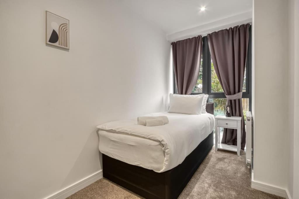 3-bed, 2-bath Wembley With Free Parking Apartment London