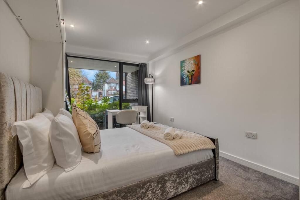 3-bed, 2-bath Wembley With Free Parking *