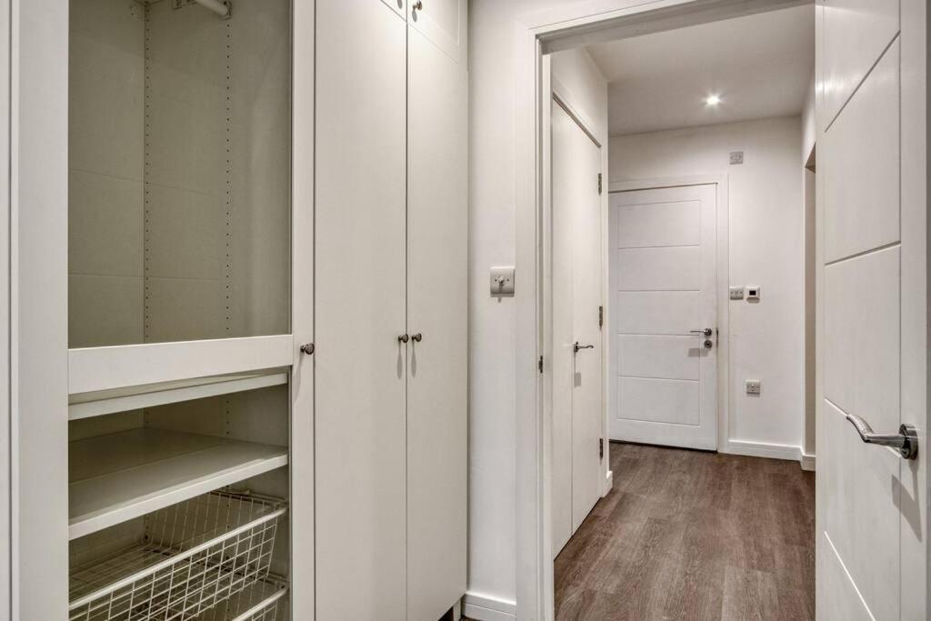 Apartment 3-bed, 2-bath Wembley With Free Parking *