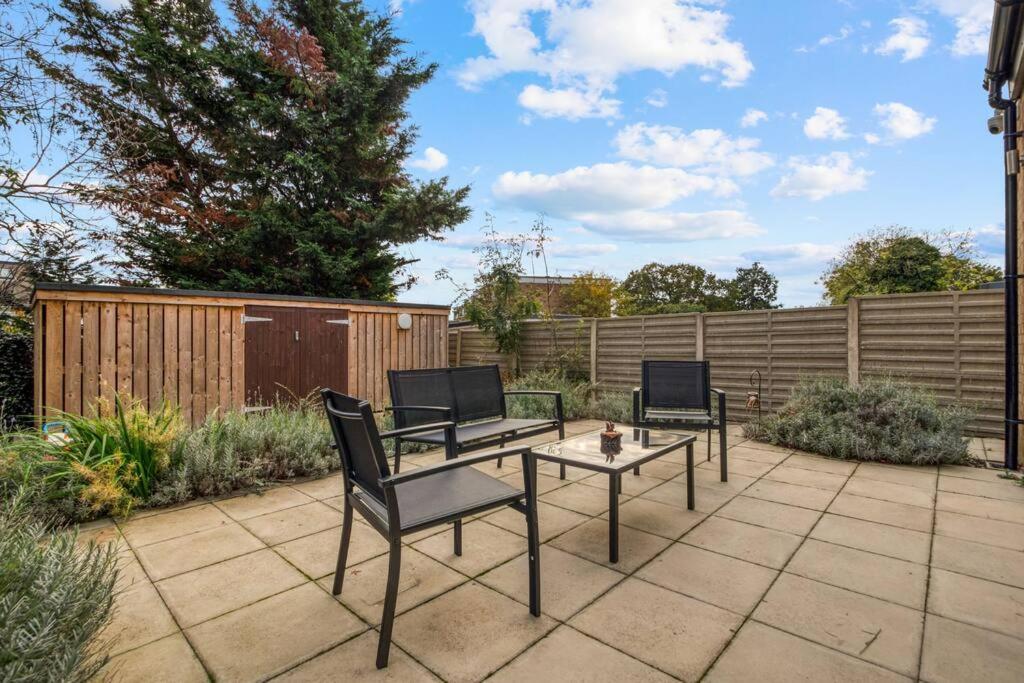 3-bed, 2-bath Wembley With Free Parking *