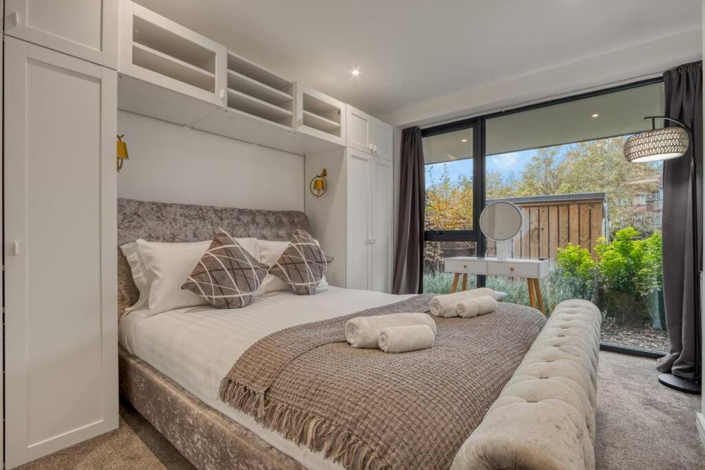 Apartment 3-bed, 2-bath Wembley With Free Parking