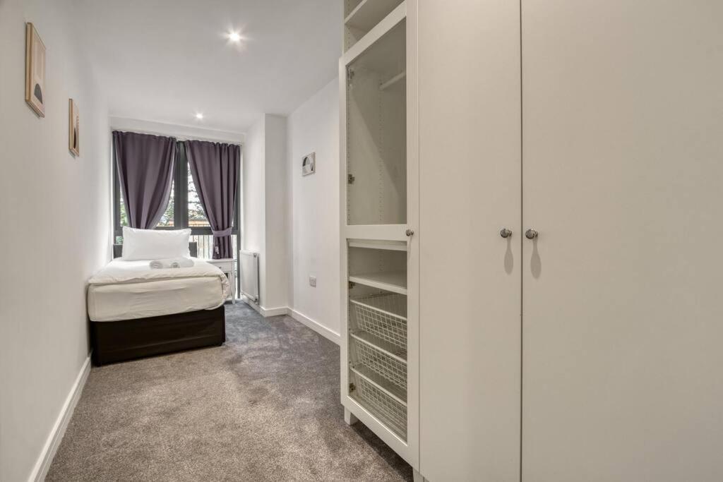 3-bed, 2-bath Wembley With Free Parking Apartment London