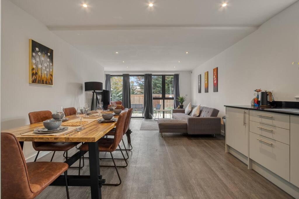 3-bed, 2-bath Wembley With Free Parking *