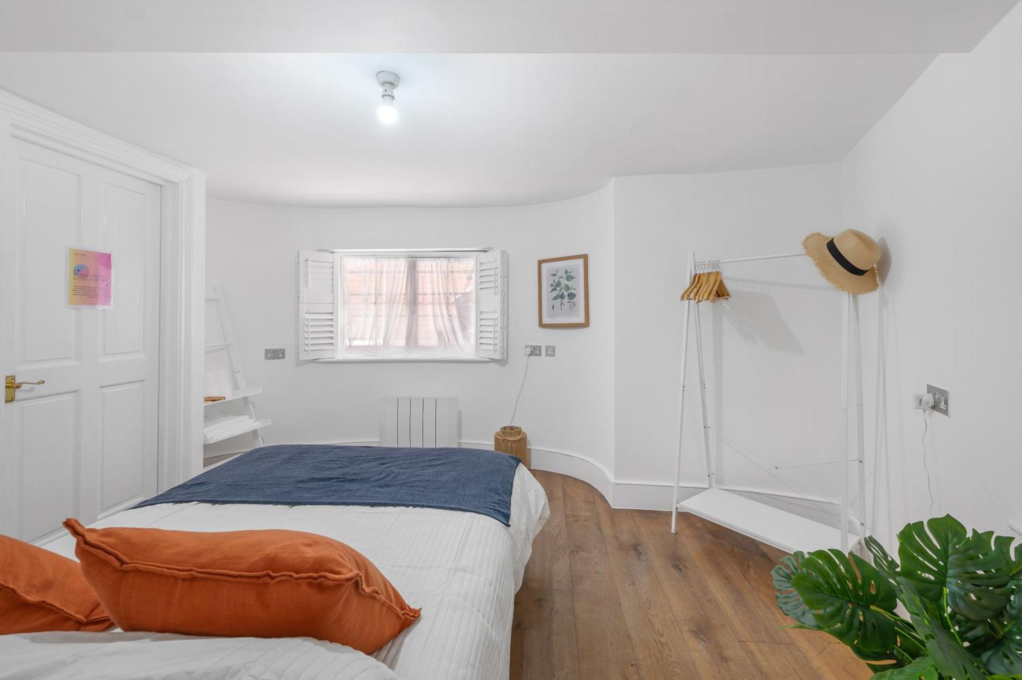 Appartement Flat Offers Superb Transport Connections *