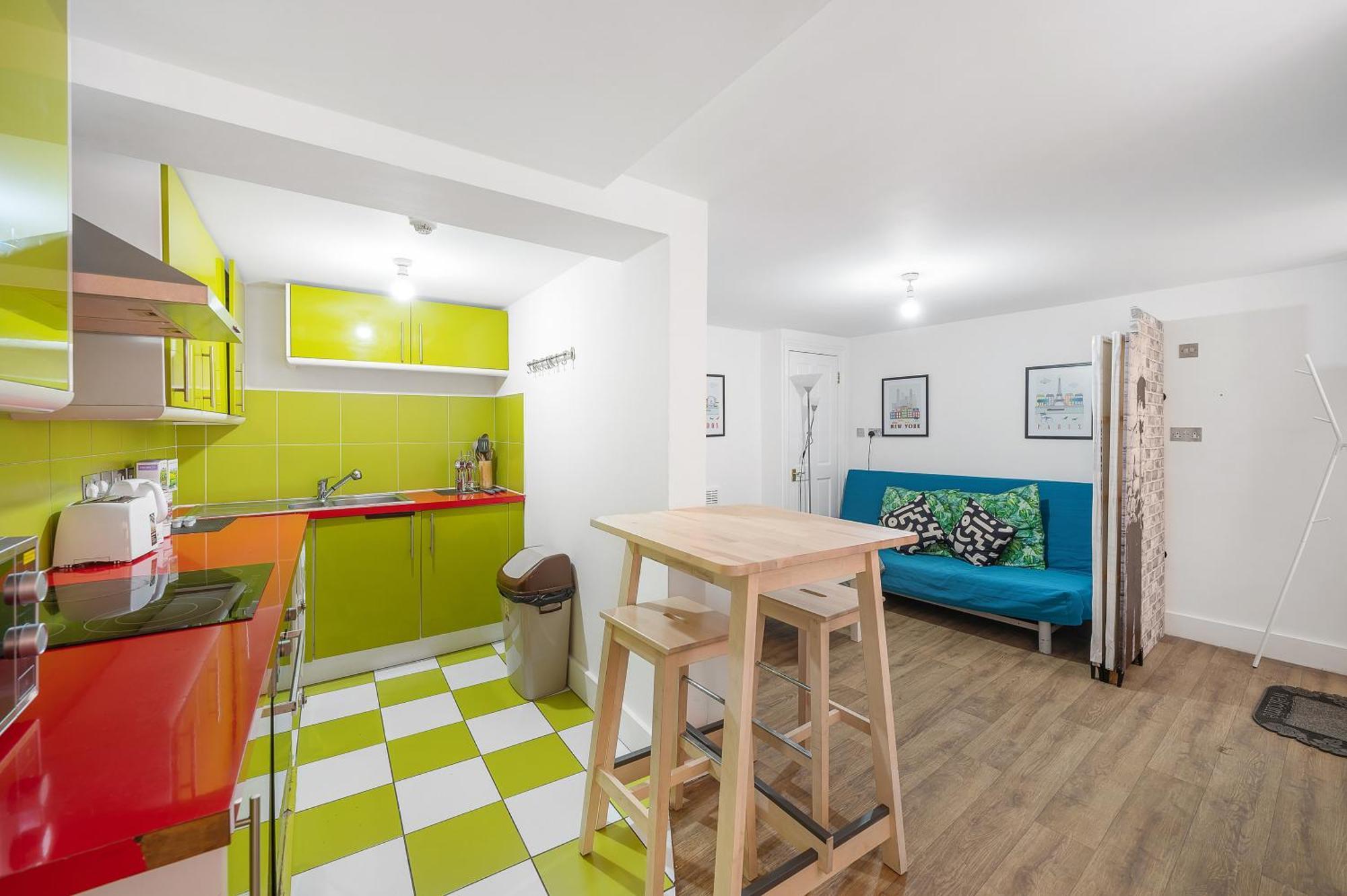 Appartement Flat Offers Superb Transport Connections *