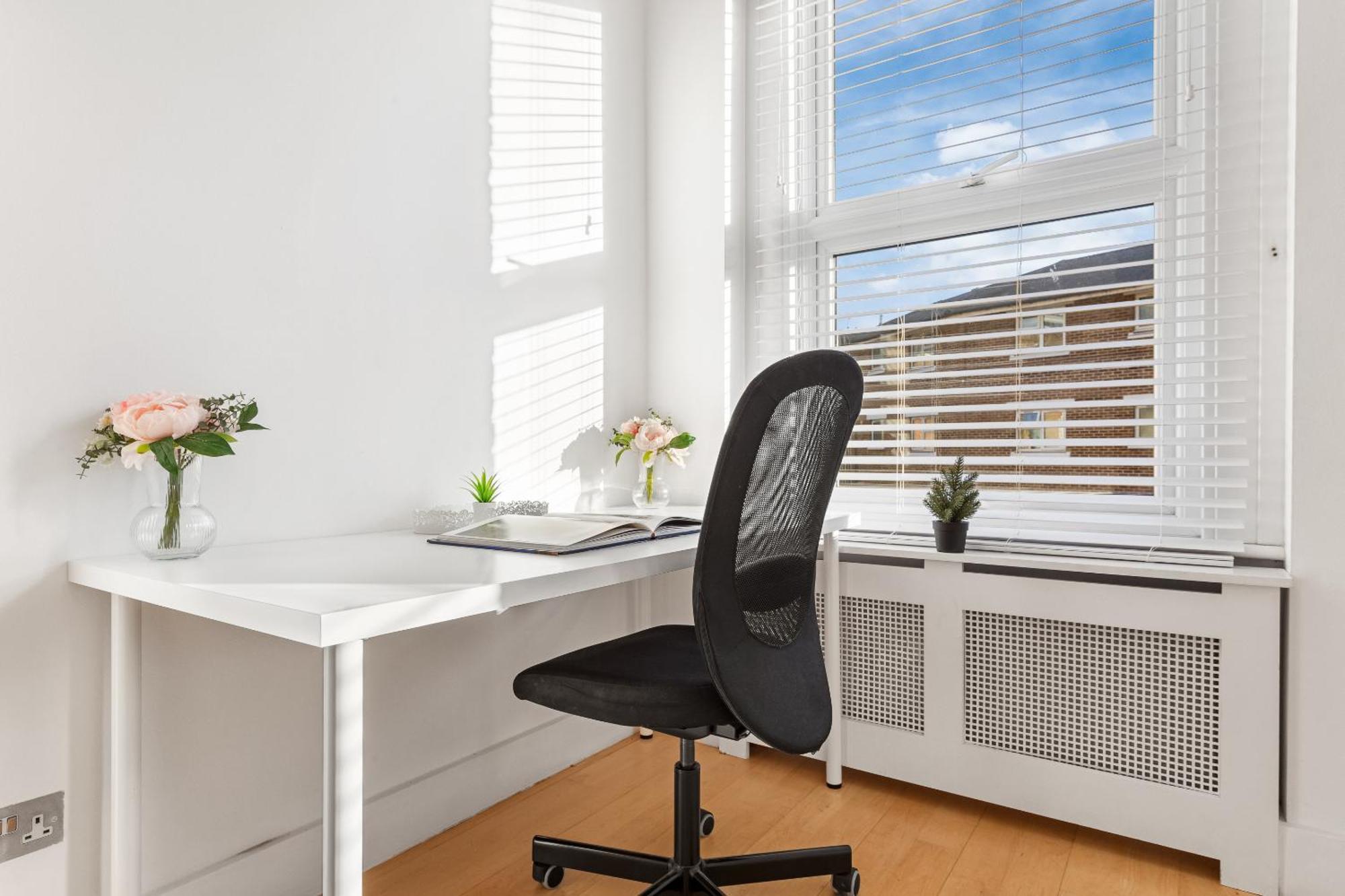 Apartment Luxury 4-bedroom Modern Flat In Steps From Station, Sleeps 9 In Style! *