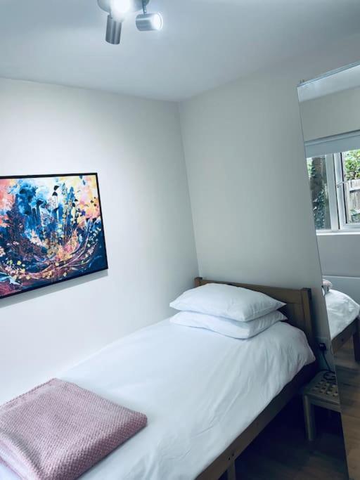 Ivy Two Bedroom & Garden In Temple Fortune Appartement Londres