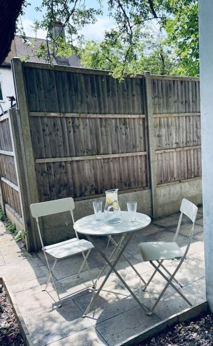 Ivy Two Bedroom & Garden In Temple Fortune * Londres