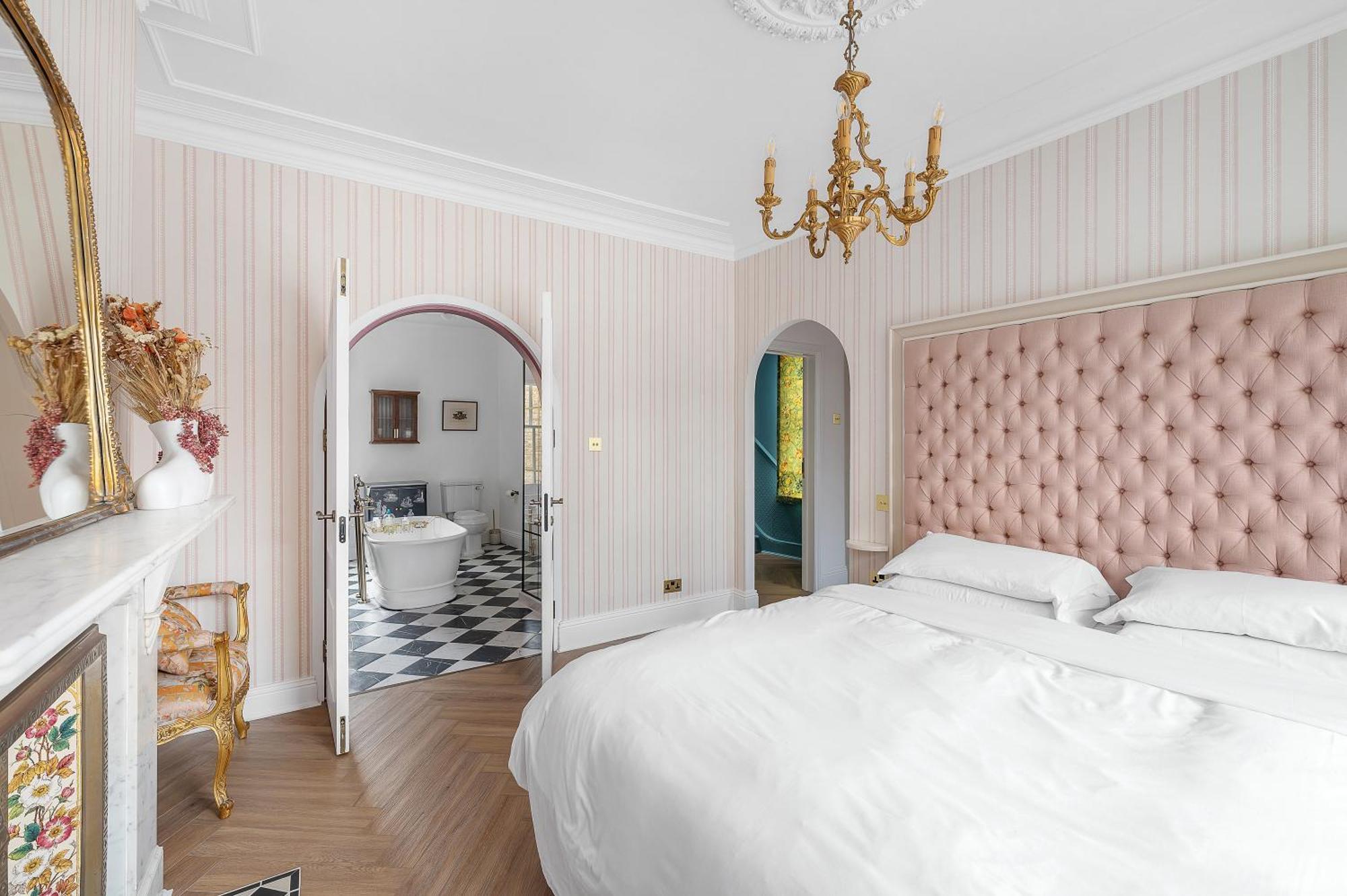 Blossom House New 3bed House In Barons Court * Londres