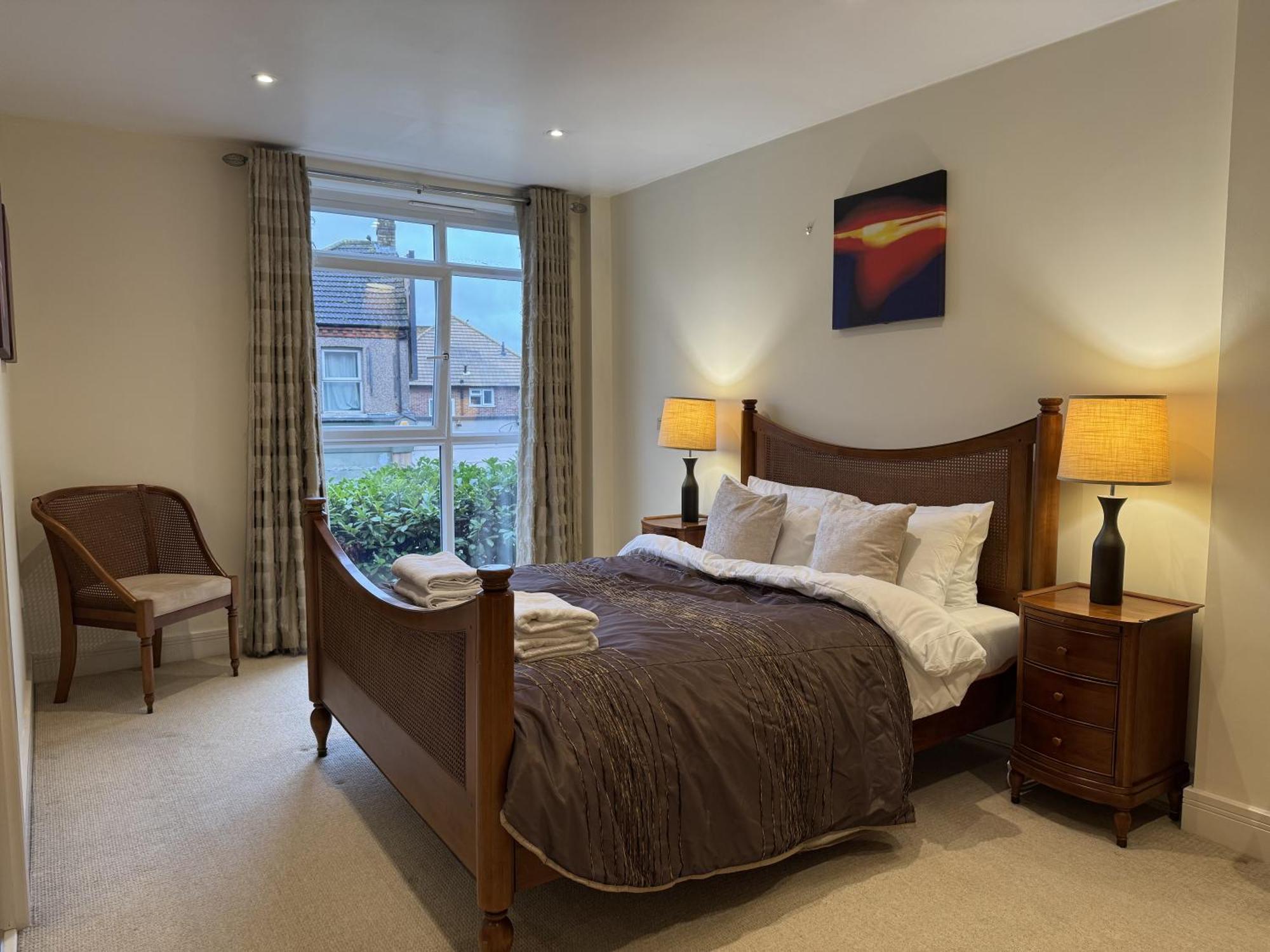 Two Bed Flat In Wimbledon *