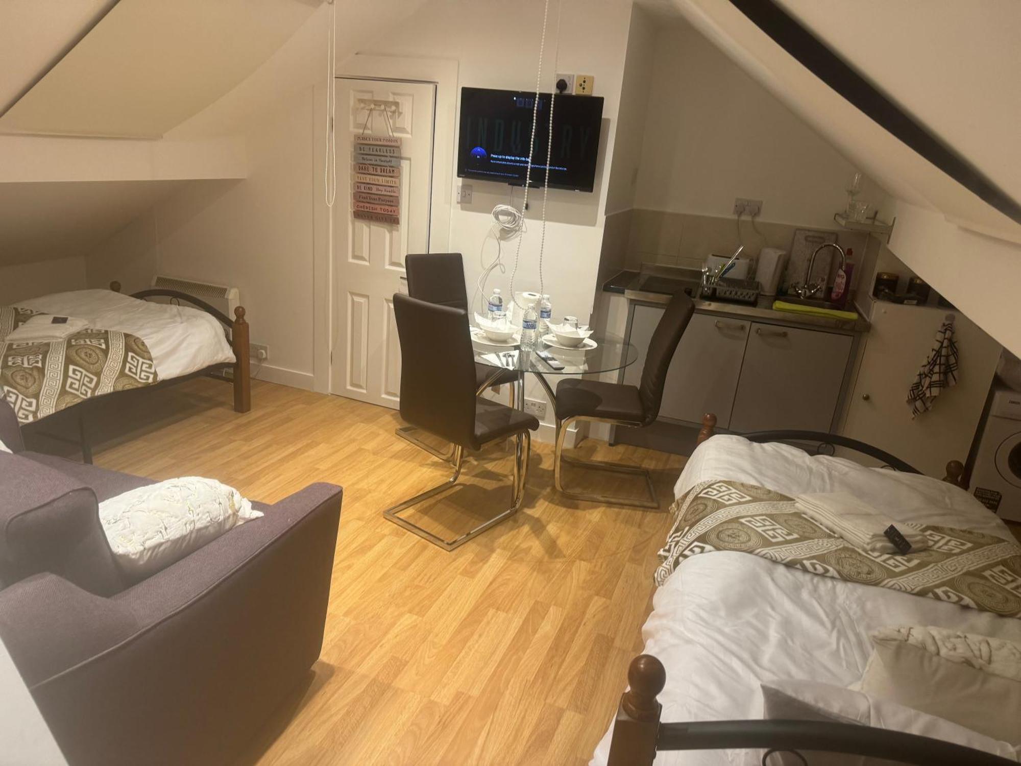 Flat Close To Londres