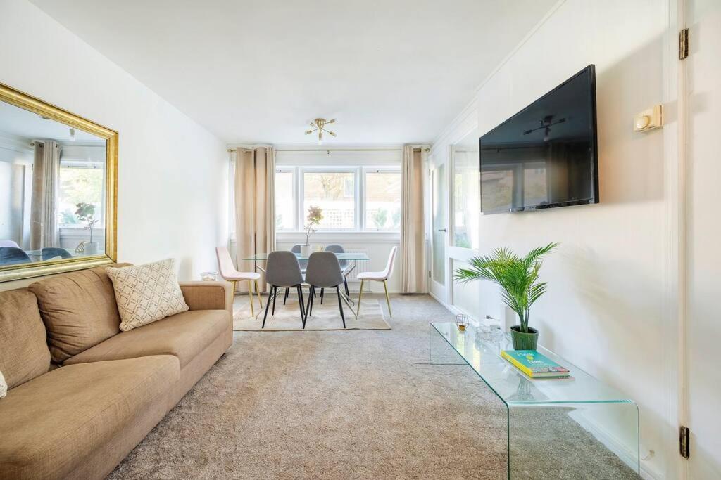 Beautiful 3-bed House-the Centre
