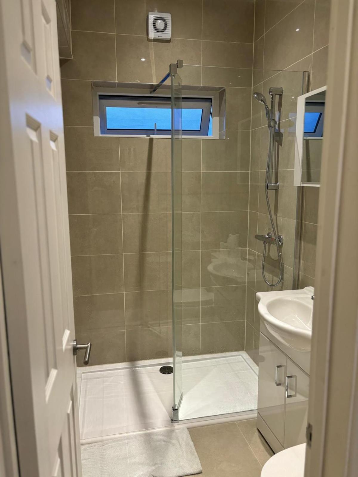 Dbn Three Apartment London