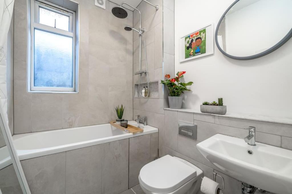 Beautiful Luxe 3 Bedroom With 4 Beds Apartamento Londres