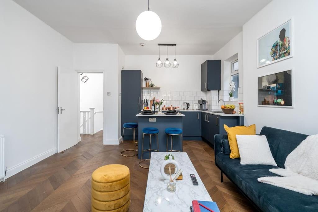 Beautiful Luxe 3 Bedroom With 4 Beds *
