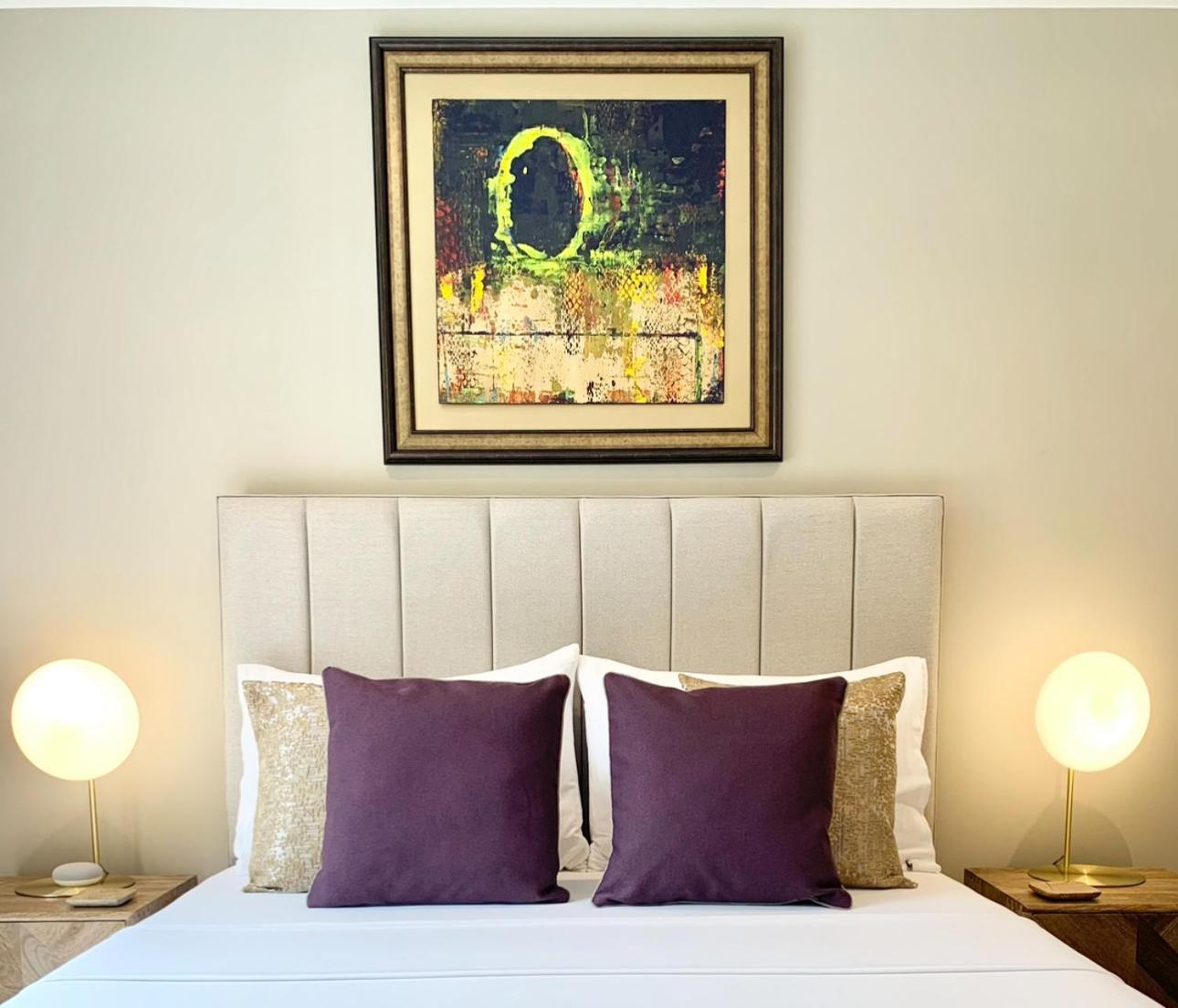 Modern Bedroom With Private Bathroom And Shared Kitchen & Lounge In Our Londres