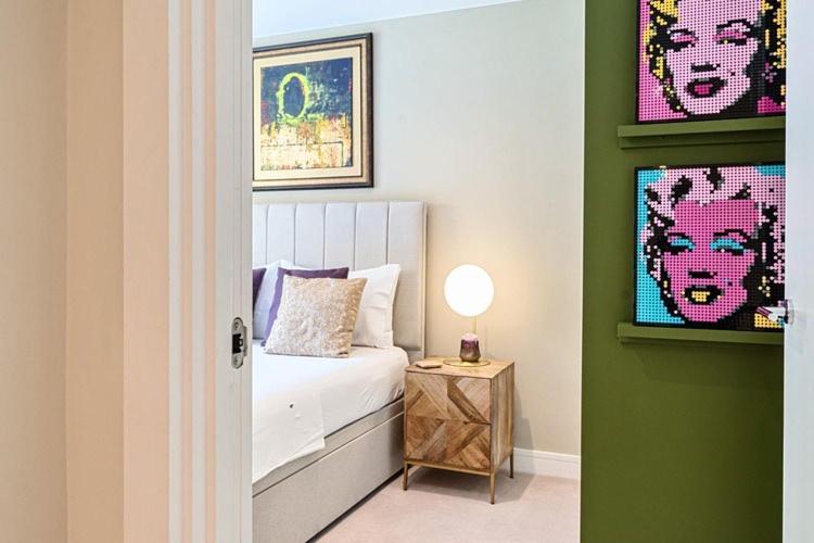 Modern Bedroom With Private Bathroom And Shared Kitchen & Lounge In Our Hospedagem domiciliar