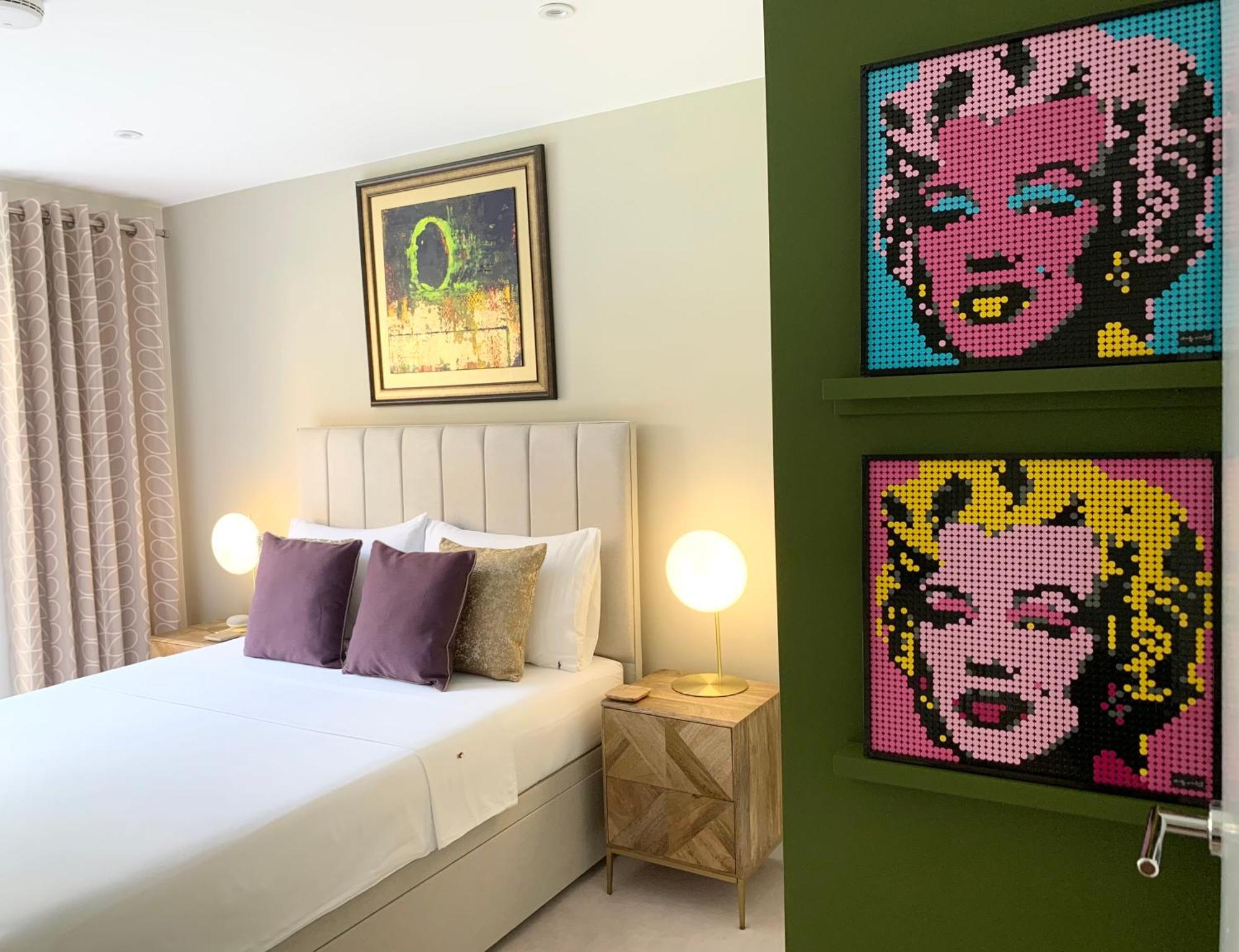 Modern Bedroom With Private Bathroom And Shared Kitchen & Lounge In Our *