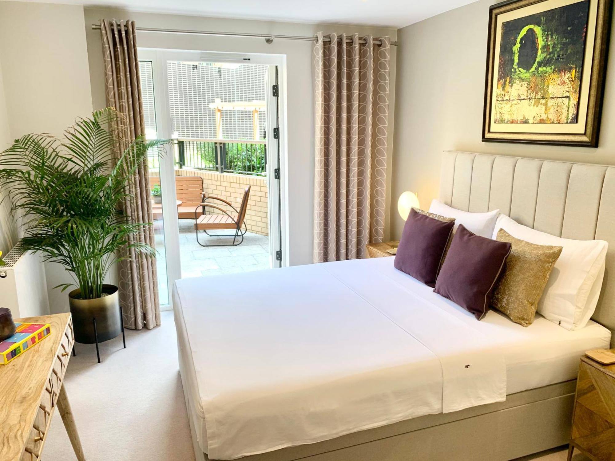 Modern Bedroom With Private Bathroom And Shared Kitchen & Lounge In Our * Londres