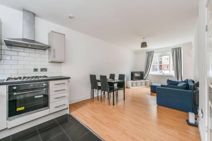 Apartamento 3 Bedrooms Flat Crystal Palace *