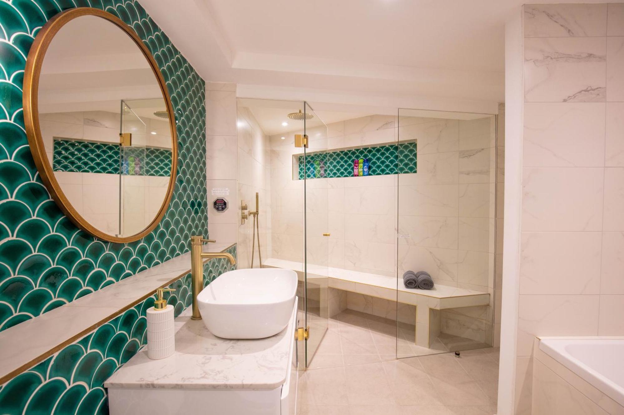 Hidden Retreat With Steam Room, King Bed Near Tube Appartement Londres