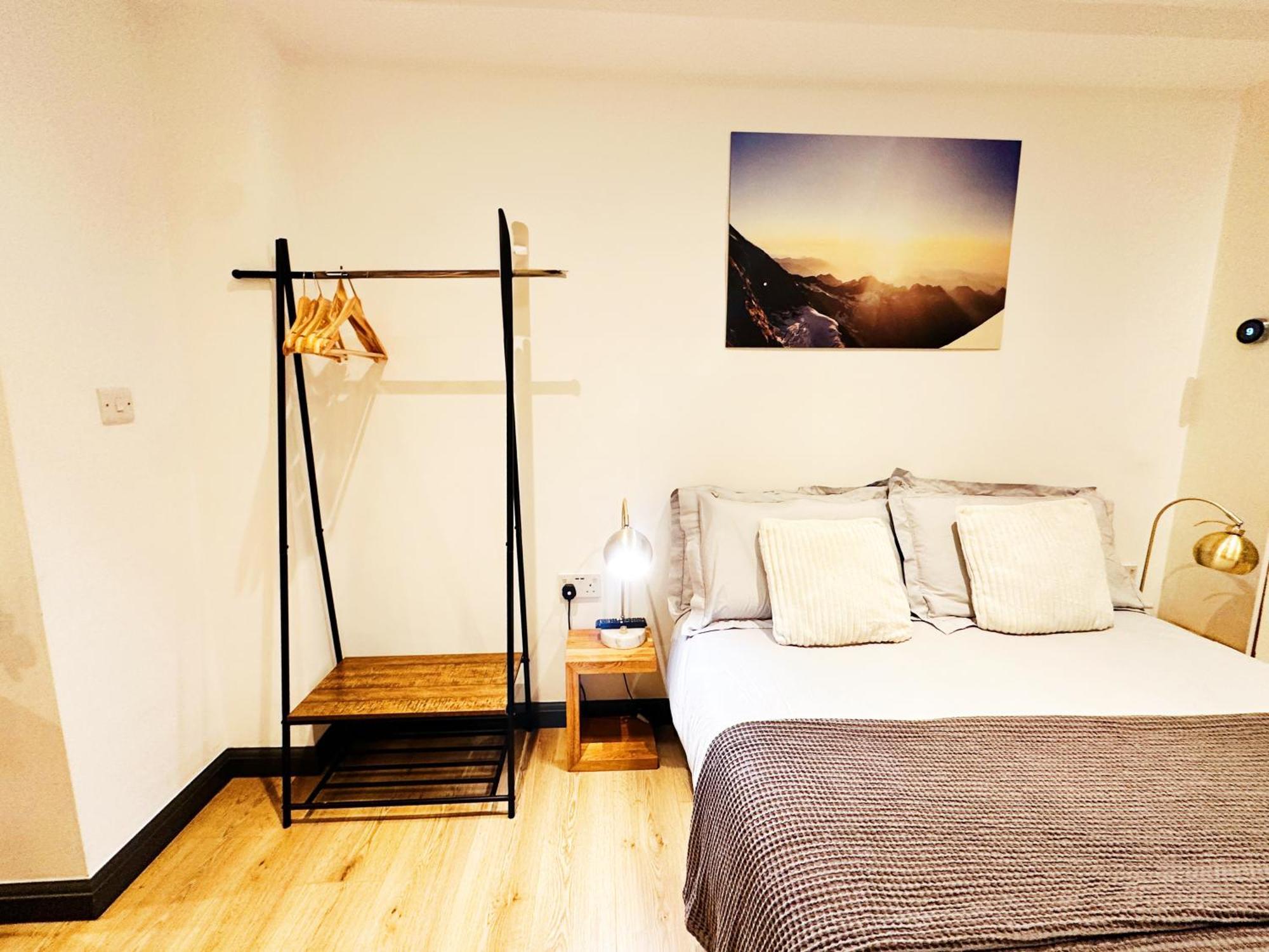 Hidden Retreat With Steam Room, King Bed Near Tube Appartement